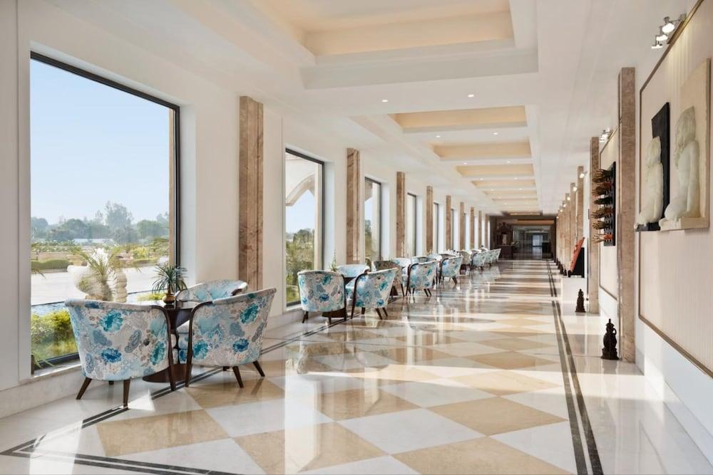 Hotel Ramada By Wyndham And Convention Center